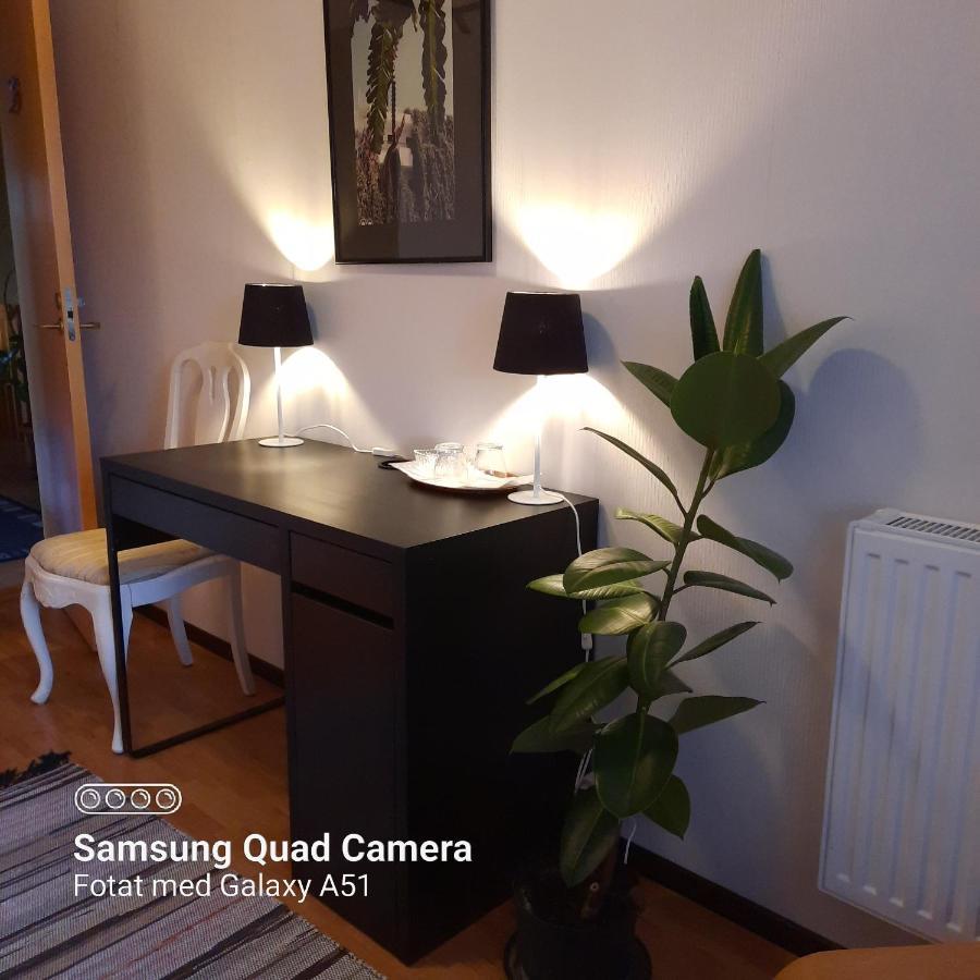 Naturnaera Dubbelrum B&B I Uppsala Ramstalund Bagian luar foto