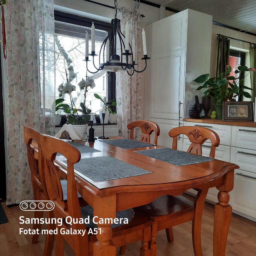 Naturnaera Dubbelrum B&B I Uppsala Ramstalund Bagian luar foto