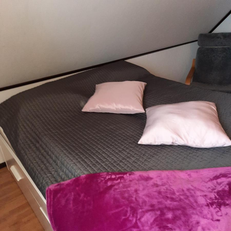 Naturnaera Dubbelrum B&B I Uppsala Ramstalund Bagian luar foto